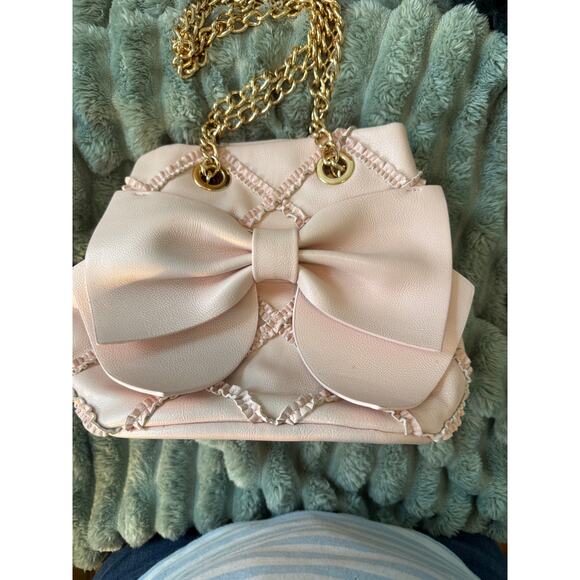 Betsey Johnson Pink Bow Quilted Shoulder Bag with Gold Chain Strap - Picture 3 of 9